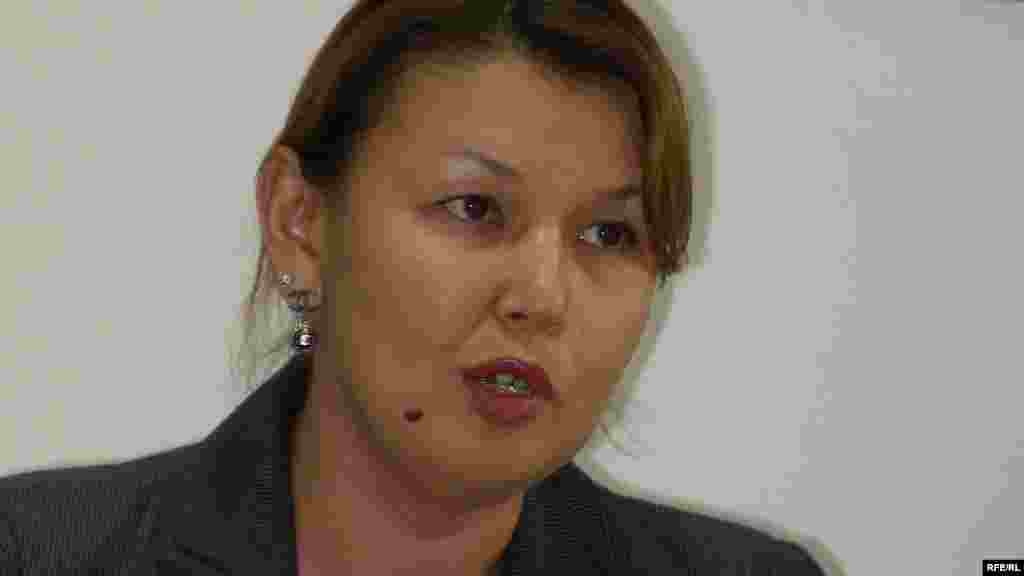 Kazakhstan - Zhamila Zhakisheva, wife of arrested top-maneger Mukhtar Zhakishev. Almaty, 13Aug2009 - Джамиля Джакишева, жена арестованного топ-менеджера Мухтара Джакишева. Алматы, 13 августа 2009 года.