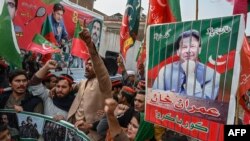 د عمران خان پلویانو د محکمې د پرېکړې پر وړاندې د ودرېدو خبر ورکړی