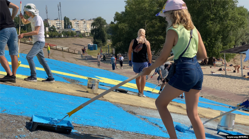 До акції долучилися й діти. Загалом взяли участь до сотні активістів