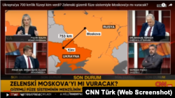 Скріншот із трансляції програми про війну Росії проти України на телеканалі CNN Türk