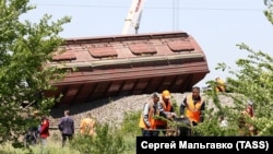 На місці сходження вагонів з рейок на перегоні Сімферополь-Севастополь, Крим