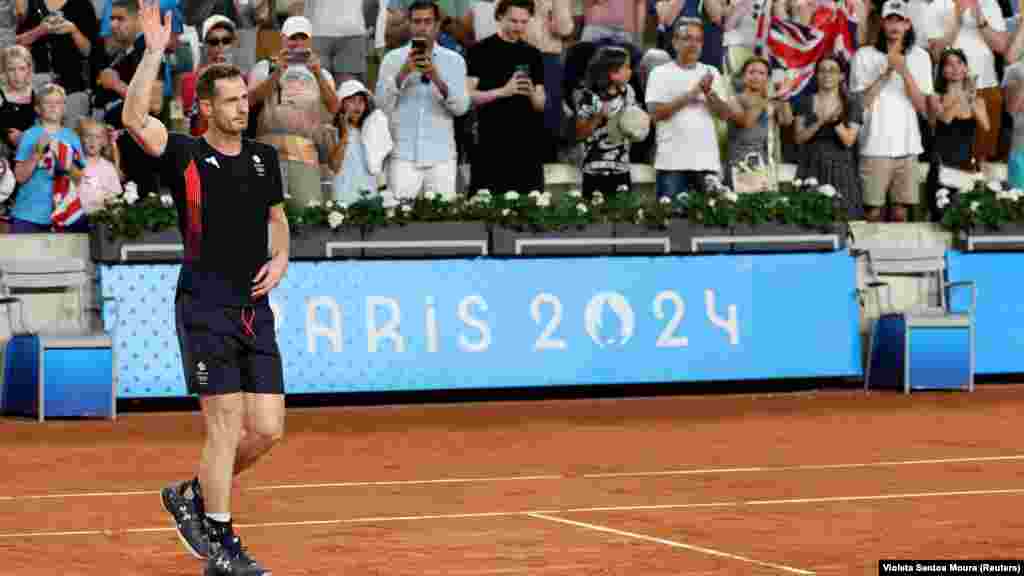 Британець Енді Маррей не зміг пройти до півфіналу парного олімпійського турніру і завершив свою ігрову тенісну кар&#39;єру. Глядачі аплодують легенді&nbsp;&ndash; двічі перемагав на Вімблдоні (2013, 2016), володар двох олімпійських золотих нагород (2012, 2016)