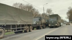 Ракети, паливо та особовий склад: нові пересування російської військової техніки у Криму (фотогалерея)