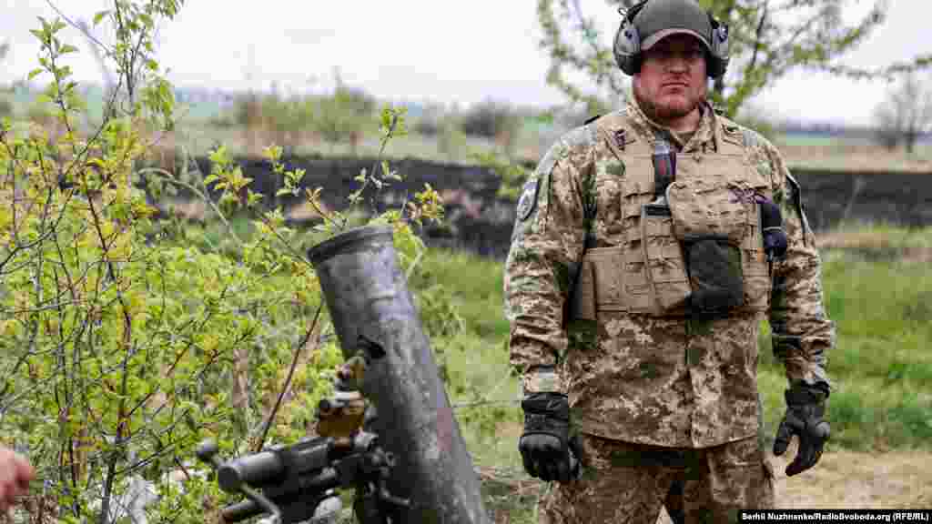 Мінометник ЗСУ на своїй позиції