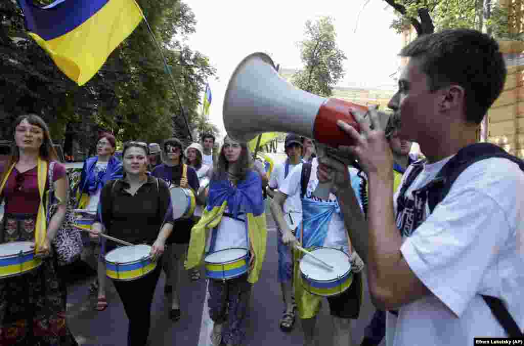 &laquo;Мовний майдан&raquo;. Похід студентів вулицями столиці України. Київ, 4 липня 2012 року