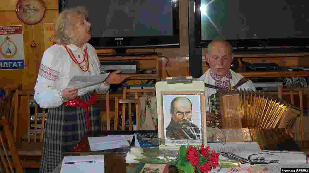 Севастополь. До 2017 року багато акцій стали проходити в приміщеннях, вишиванку тепер рідко зустрінеш на кримських вулицях. Водночас у Криму відродилися творчі об&#39;єднання та культурні українські центри. &laquo;Свою Україну любіть. Любіть її... Во врем&#39;я люте. В Останню тяжку хвилину За неї Господа моліть &raquo;. (Т. Шевченко &laquo;Чи ми ще зійдемося знову...&raquo;)