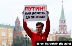 Під час акції протесту в Росії проти підвищення пенсійного віку. Москва, 19 липня 2018 року