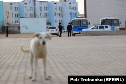 Жаңаөзеннің орталық алаңындағы полицейлер. Маңғыстау облысы, 16 желтоқсан 2021 жыл.