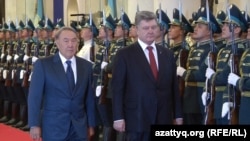 Президент Казахстану Назарбаєв та президент України Порошенко. Астана, Казахстан. 9 жовтня 2015 року