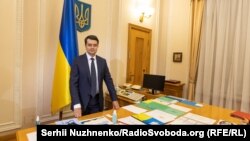 Дмитро Разумков у власному кабінеті