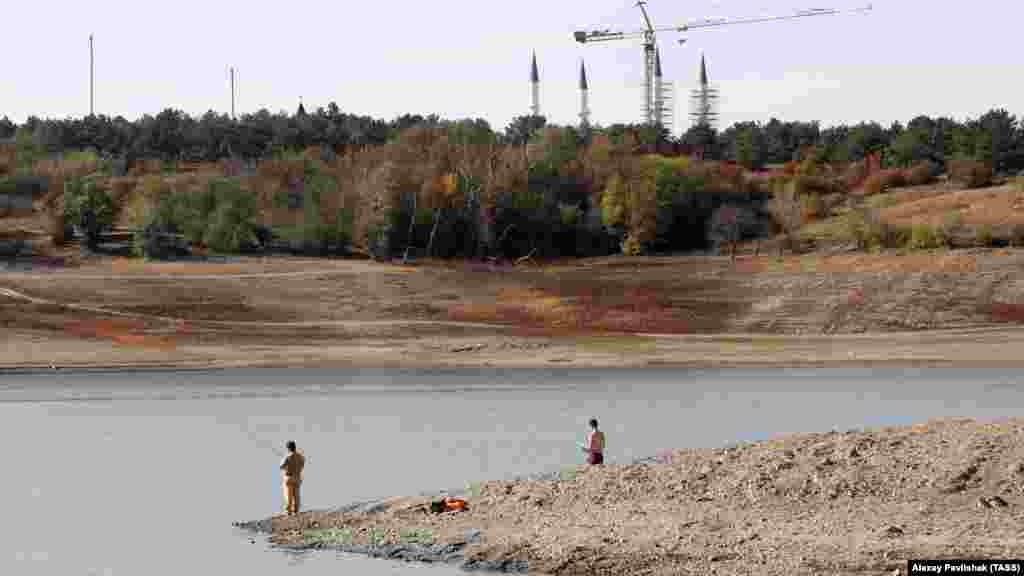 Рибалки на Сімферопольському водосховищі