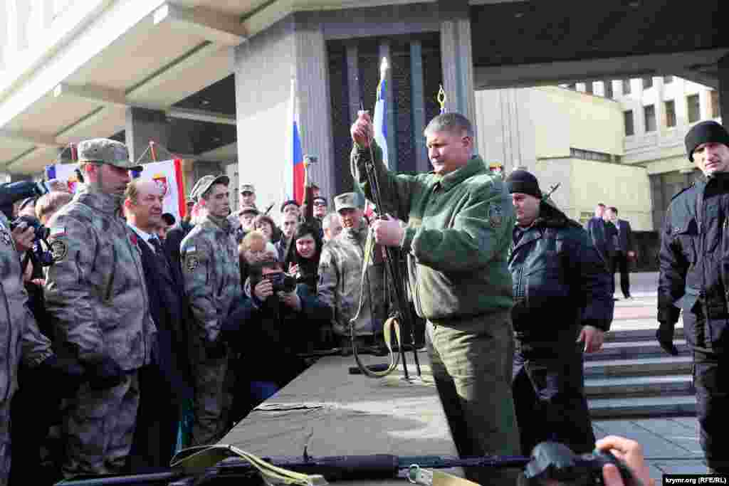 Михайло Шеремет відкрив змагання зі складання й розбирання АКМ на час, як елемент реконструкції одного з епізодів створення Народного ополчення