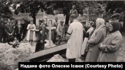 Поховання жертв НКВС у Львові, червень 1941 року Фото:Надане фото Олесею Ісаюк (Courtesy Photo)