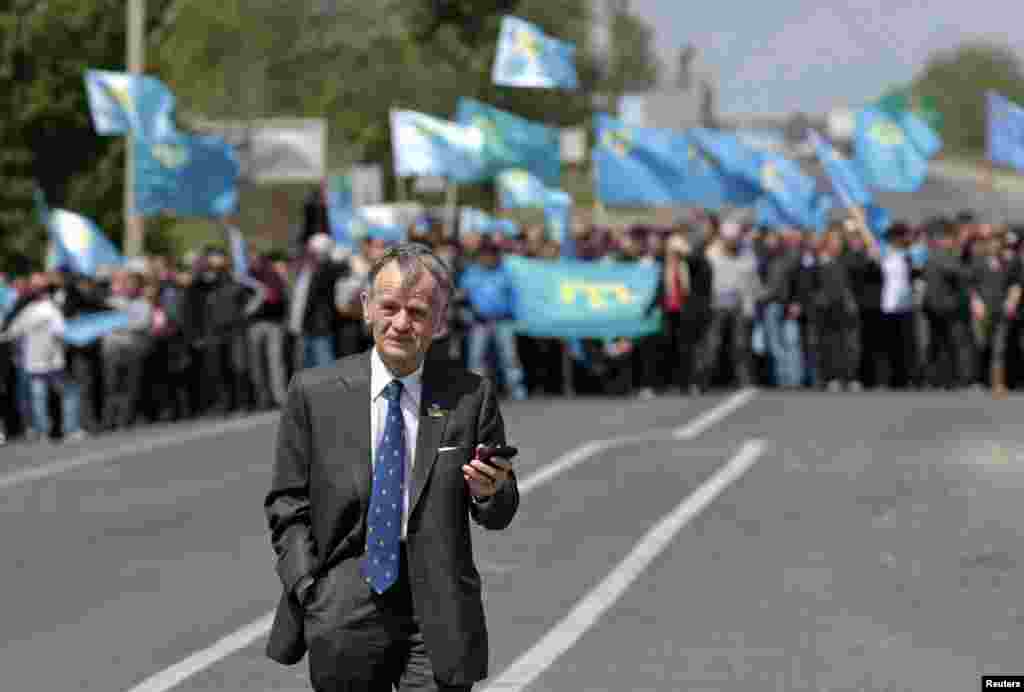 13 квітня 2020 року стало відомо, що Управління Слідкому Росії в Криму заочно висунуло звинувачення лідеру кримськотатарського народу Мустафі Джемілєву за трьома статтями російського КК: &laquo;незаконний перетин держкордону Росії іноземним громадянином&raquo;, &laquo;недбале зберігання вогнепальної зброї&raquo; і &laquo;незаконне зберігання боєприпасів&raquo;. Лідер кримськотатарського народу має намір домагатися розширення західних санкцій проти тих, хто переслідує його в Росії та Криму