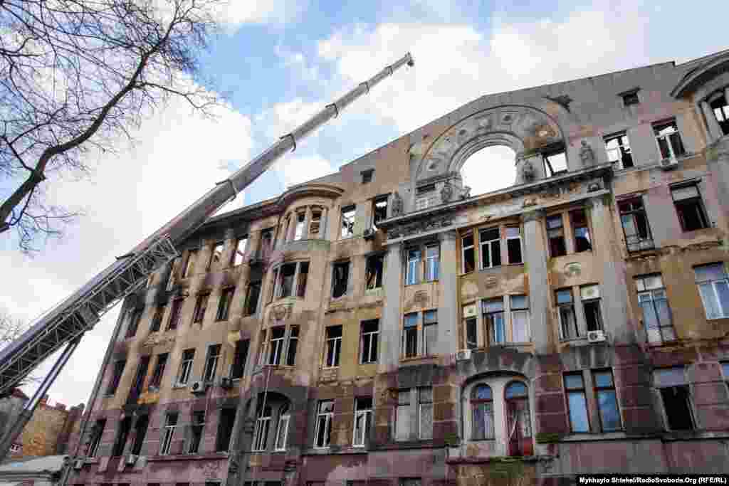 Так виглядає пам&rsquo;ятка архітектури будинок Асвадурова після трагедії &ndash; після кількох годин боротьби із вогнем пожежу локалізували на площі в 4 тисячі метрів