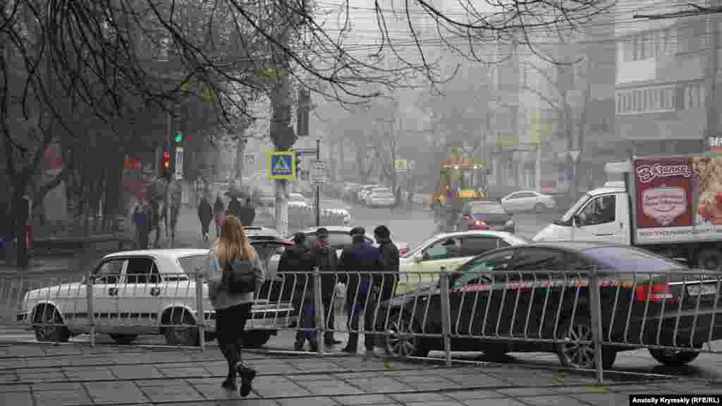 Аварійний комісар розбирається з учасниками ДТП на бульварі Леніна