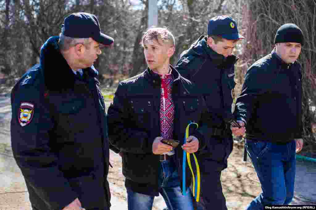 Поліція затримала трьох учасників мітингу