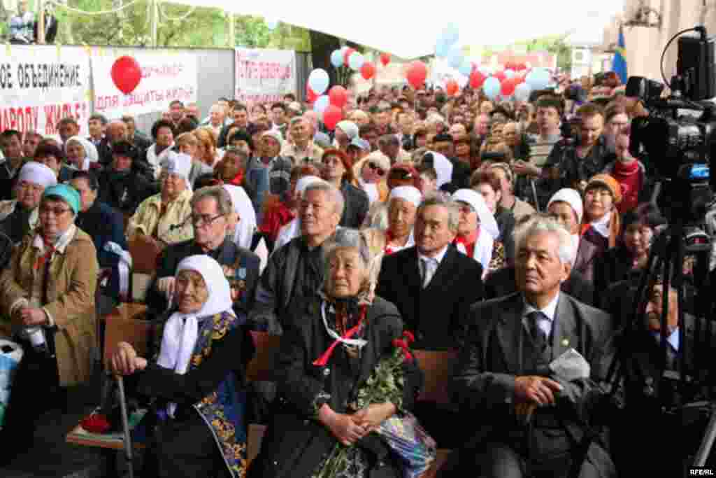 «Халық билігі» блогы ұйымдастырып өткізген демократиялық қауымдастықтың республикалық жиналысы. Алматы, 1 мамыр 2010 жыл.