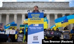 Посол України у США Оксана Маркарова виступає під час мітингу на підтримку України в час масштабної збройної агресії Росії. Вашингтон, 27 березня 2022 року