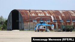 Ка-226 проходить регламентні роботи на аеродромі в Миколаєві, 12 липня 2018 року