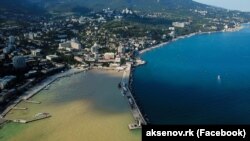 Акваторія Ялти, забруднена паводковими водами