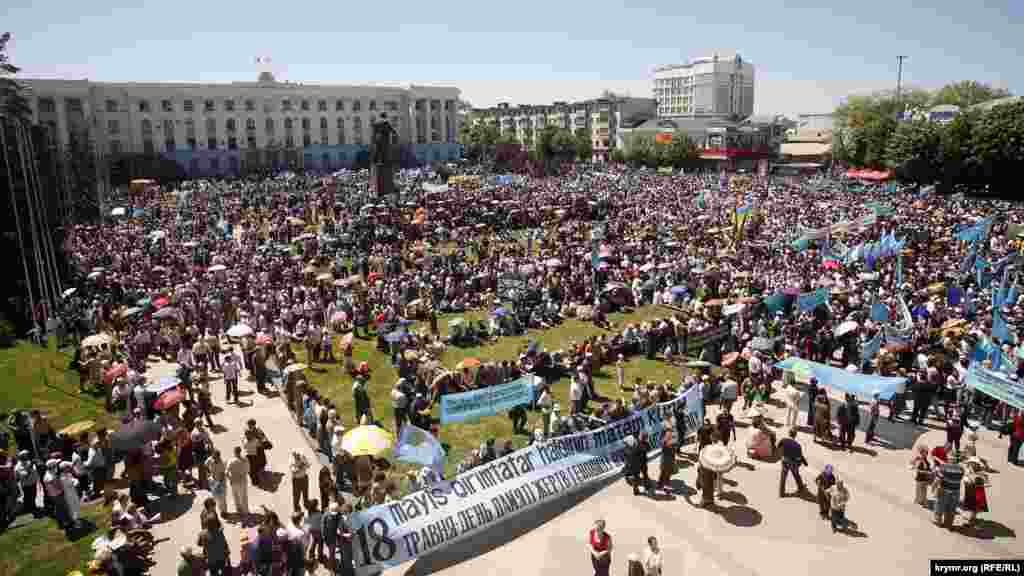 18 травня 2009 року. Традиційно в Сімферополі згадують про депортацію корінного народу Криму. Загалом до Середньої Азії було виселено понад 180 тисяч осіб