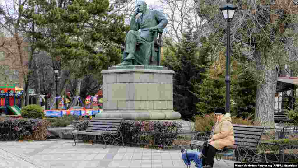 Творець пам&#39;ятника ‒ скульптор Катерина Белашова. За останні роки фігура потьмяніла