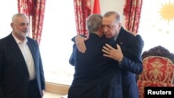 د ترکیې ولسمشر رجب طیب اردوغان او د حماس ډلې له مشر اسماعیل هنیه 