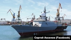 Церемонія спуску на воду малого ракетного корабля проєкту 22800 «Циклон» на суднобудівному заводі «Залив» . Керч, липень 2020 року