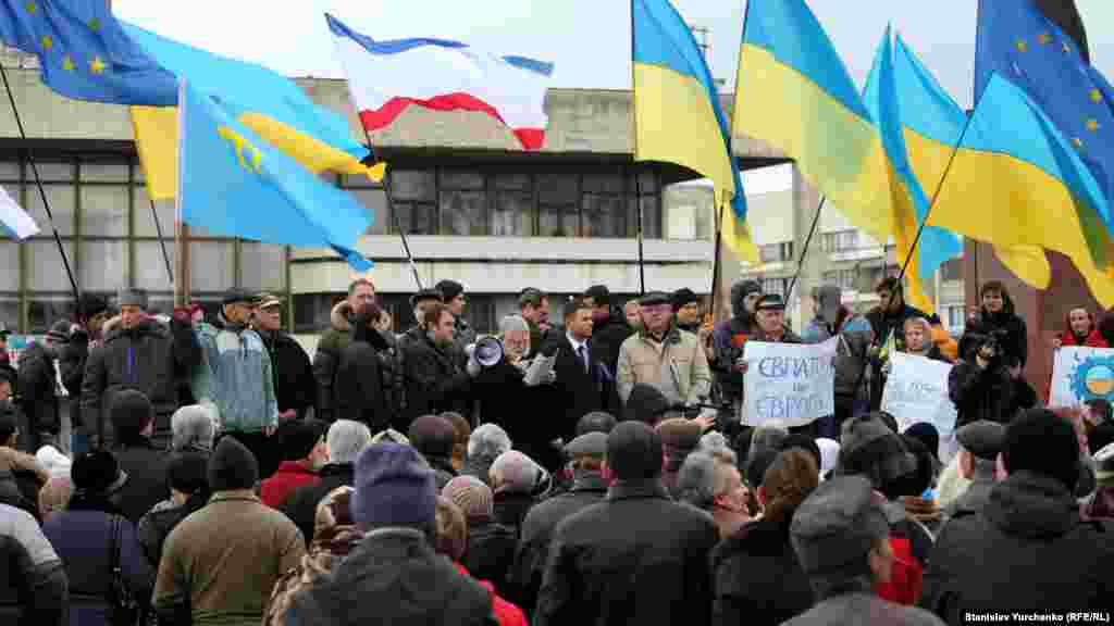 На Євромайдан у Сімферополі приїжджали кримчани з усіх куточків півострова. Зокрема, Євпаторії