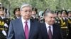 Uzbekistan - Uzbek President Shavkat Mirziyoyev and his visiting Kazakh counterpart Kassym-Jomart Tokayev attend an official welcoming ceremony in Tashkent, Uzbekistan April 15, 2019. REUTERS/Mukhtar Kholdorbekov