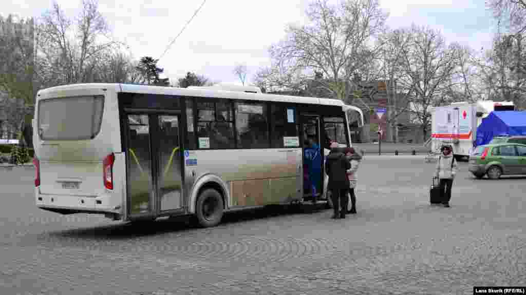 Об&#39;їжджаючи бухту, автобус іде на Північну сторону 40-50 хвилин, тоді як катер від Графської пристані доходить туди за сім хвилин