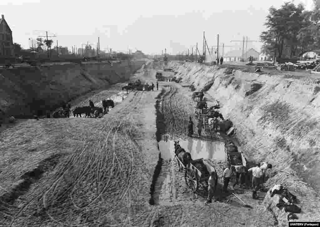 1950 рік. Будівництво лінії метро під вулицею Керепеші в східному передмісті Будапешту