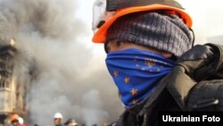 Протестувальник на майдані Незалежності в Києві, 19 лютого 2014 року