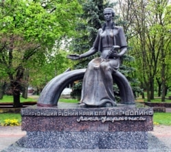 Пам’ятник Лесі Українці (1871–1913) у місті Ковелі Волинської області