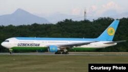 Uzbekistan Airways компаниясының ұшағы.