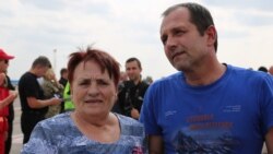 Володимир Балух з матір'ю в аеропорту «Бориспіль» після звільнення в результаті обміну, Київ, 7 вересня 2019 року