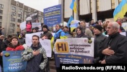 Мітинг біженців з Донбасу проти «виборів» у ДНР. Київ, 2 листопада 2014 року