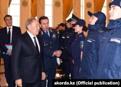 Президент Нұрсұлтан Назарбаев және президент кеңесшісі және қауіпсіздік кеңесінің хатшысы Қалмұханбет Қасымов