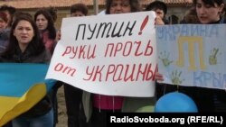 Жінки на акції за мир у Криму та Україні. Сімферополь, 6 березня 2014 року