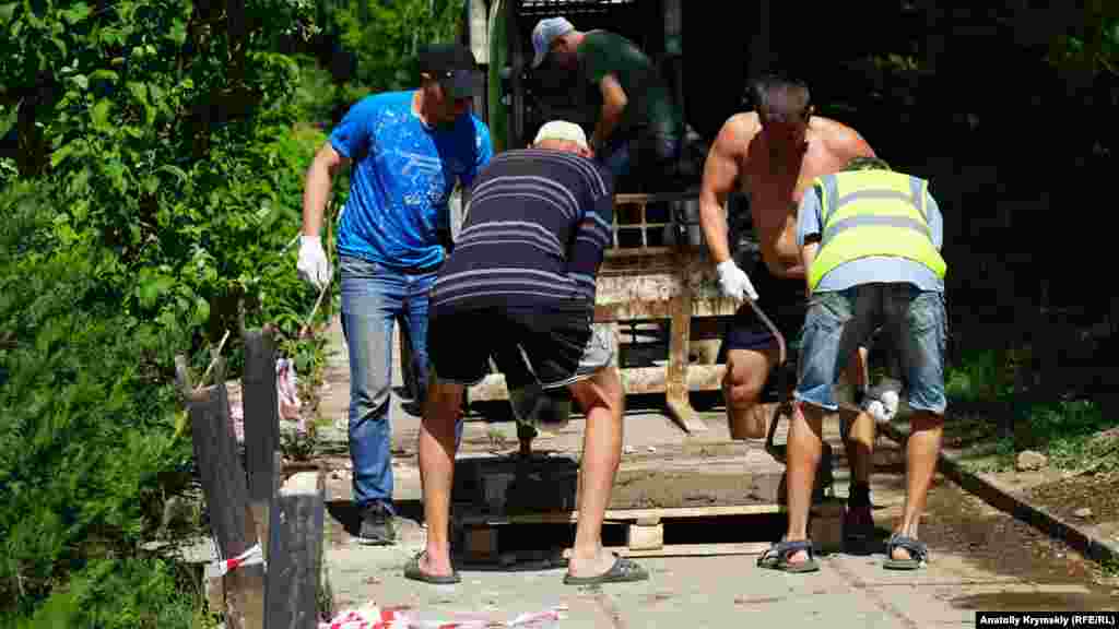 Лом, кувалда й інші перевірені засоби нинішнього виробництва