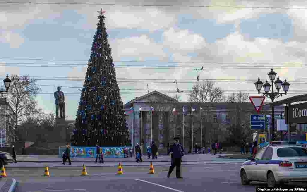 Головна ялинка Криму на пл. Леніна