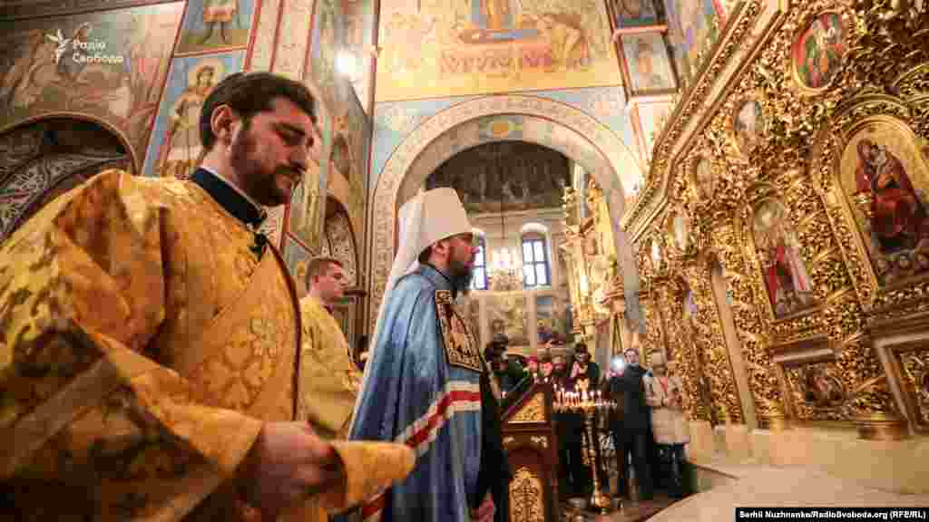 Обрання глави церкви відбувалося у два тури голосування