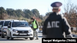 Блокпост на в'їзді до Севастополя, архівне фото