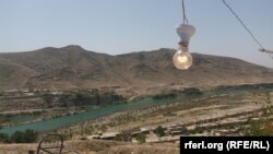 کجکي بند ته نږدې د برېښنا لین