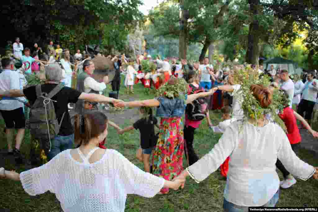 Учасники свята співали та танцювали