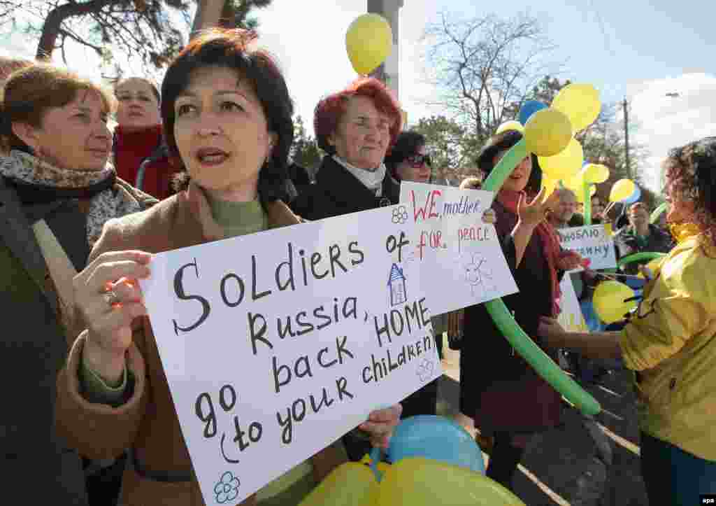 У Бахчисараї також пройшов пікет проти вторгнення російських військ до Криму, 5 березня 2014 року