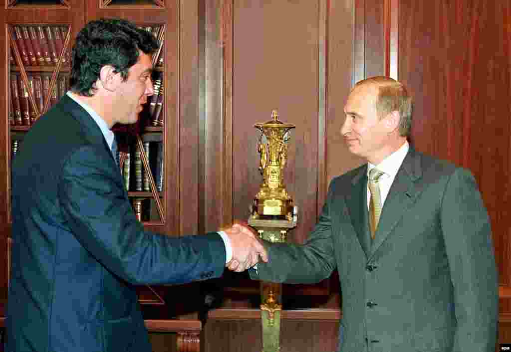 2000-ci ildə &nbsp;Rusiya prezidenti Vladimir Putinlə görüş zamanı çəkilmiş foto