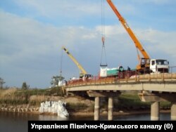 Будівництво дамби на 91-му кілометрі Північно-Кримського каналу, на Херсонщині. Весна 2014 року