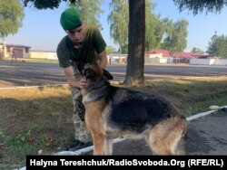 Андрій Бойчук і його колега по службі